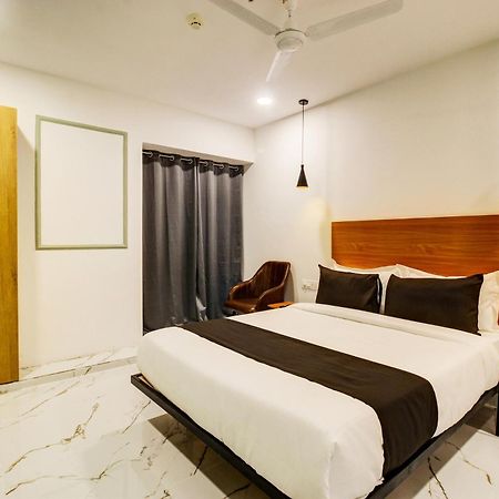 Super Townhouse Rcc Hotel Banjara Hills Hyderabad Esterno foto