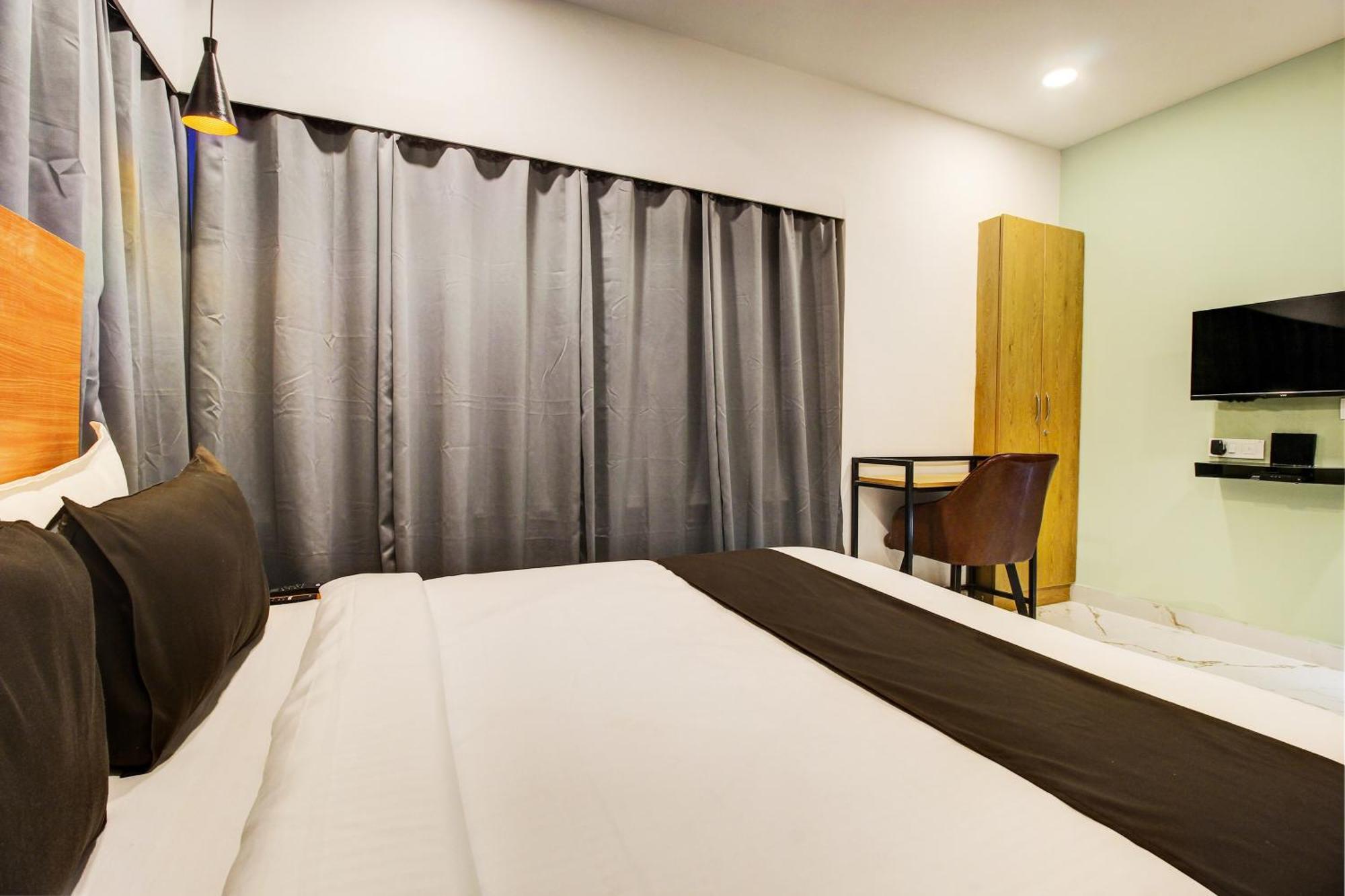 Super Townhouse Rcc Hotel Banjara Hills Hyderabad Esterno foto