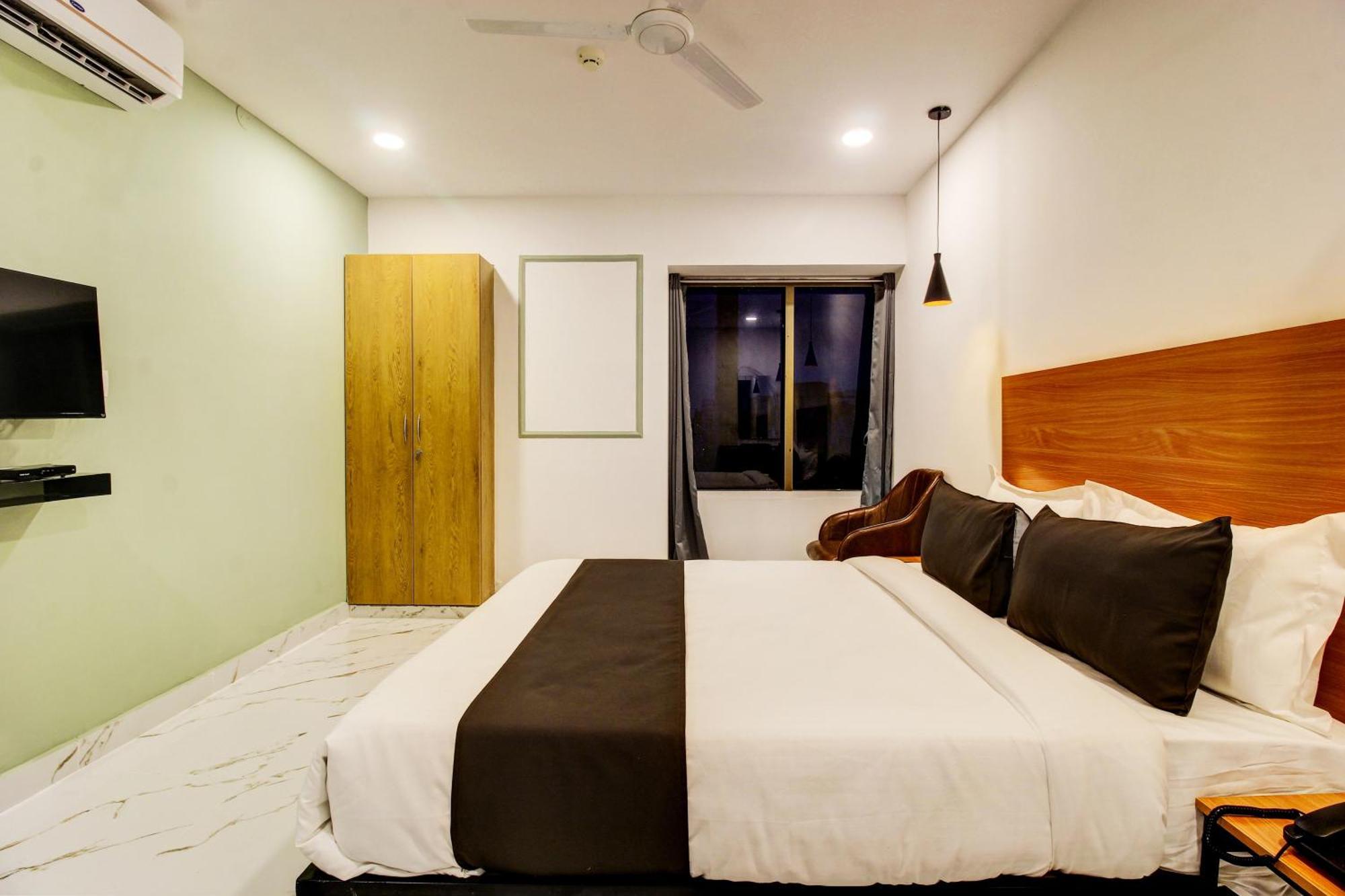 Super Townhouse Rcc Hotel Banjara Hills Hyderabad Esterno foto