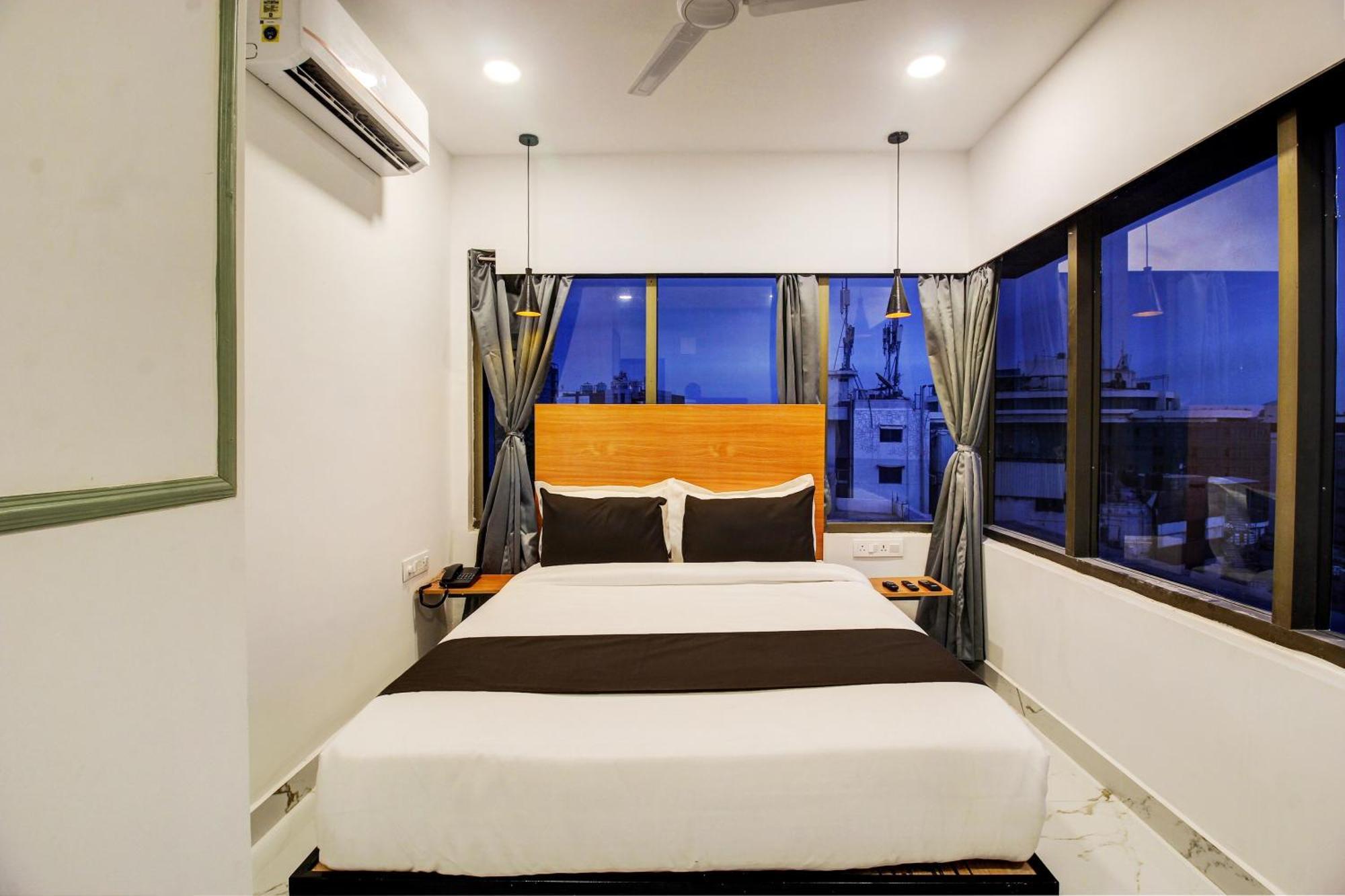 Super Townhouse Rcc Hotel Banjara Hills Hyderabad Esterno foto